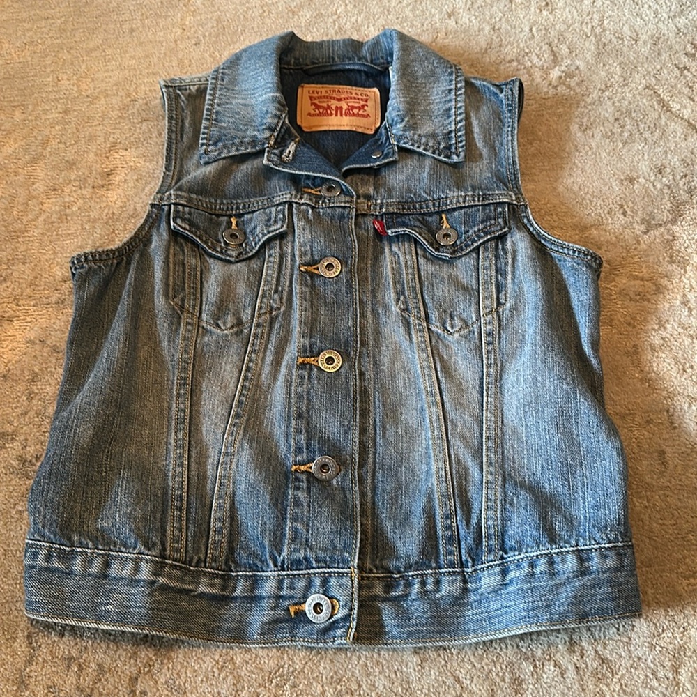 LEVI STRAUSS WOMANS JEAN VEST SIZE S / P
